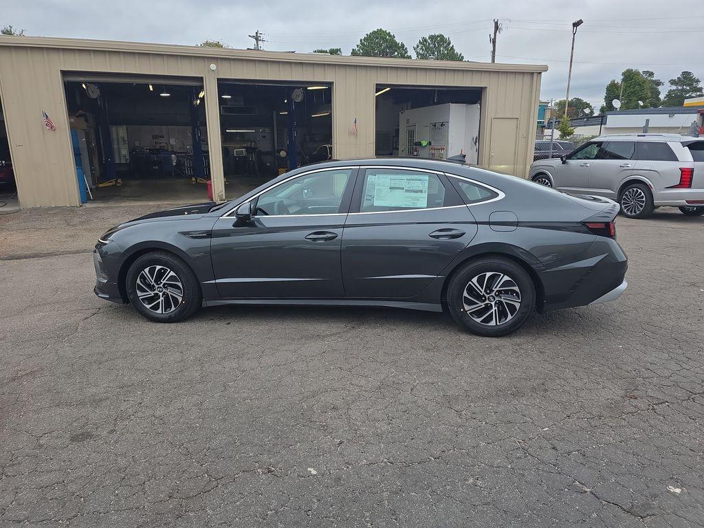 new 2026 Hyundai Sonata Hybrid car, priced at $30,860
