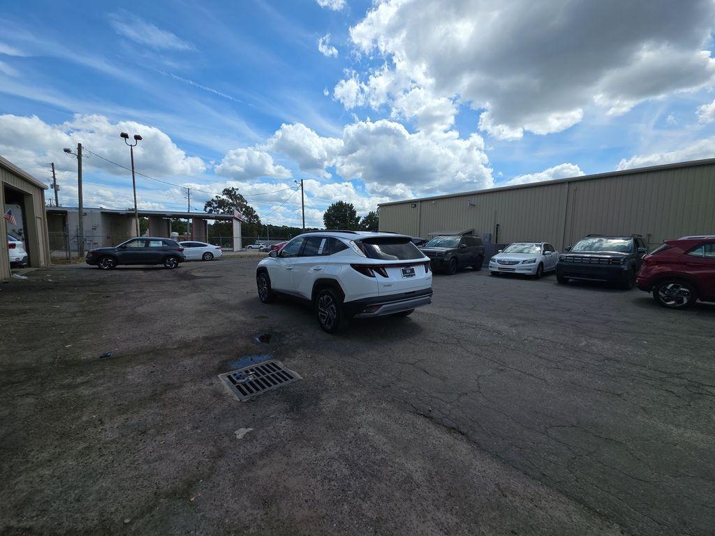 new 2025 Hyundai TUCSON Hybrid car, priced at $43,575