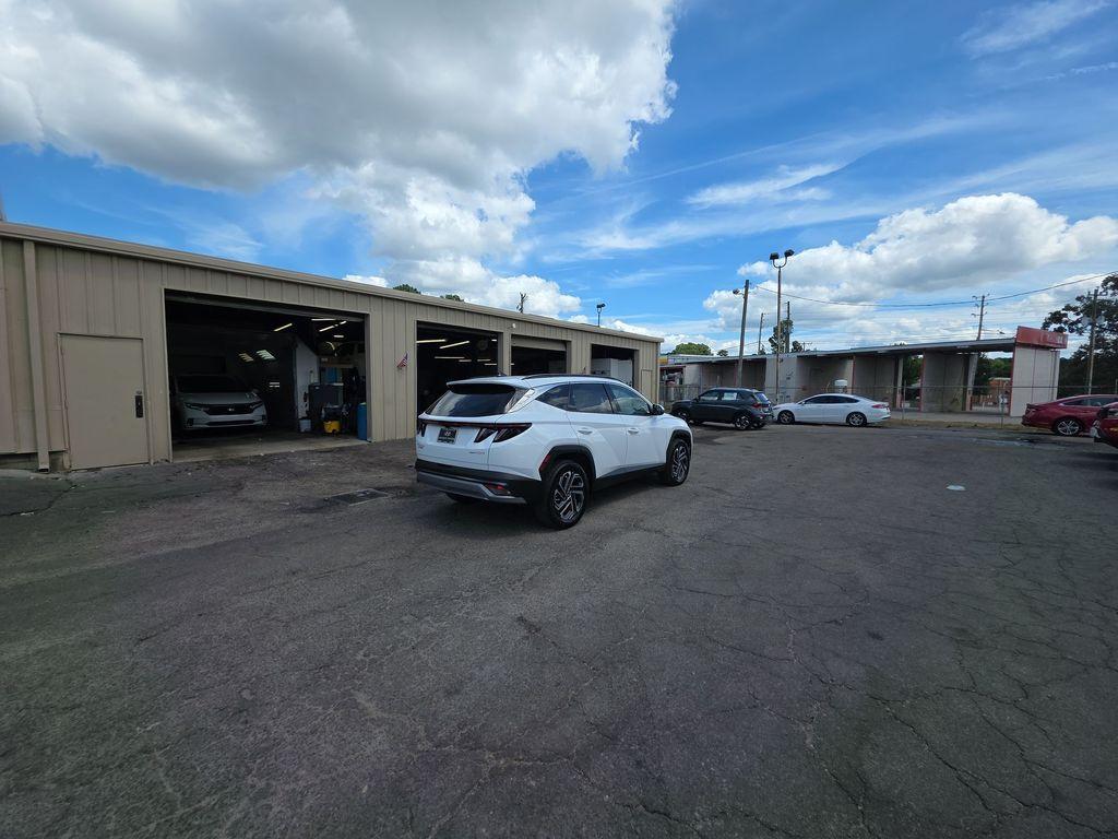 new 2025 Hyundai TUCSON Hybrid car, priced at $43,575