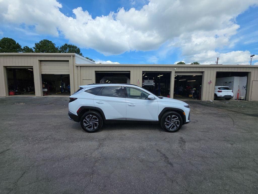 new 2025 Hyundai TUCSON Hybrid car, priced at $43,575