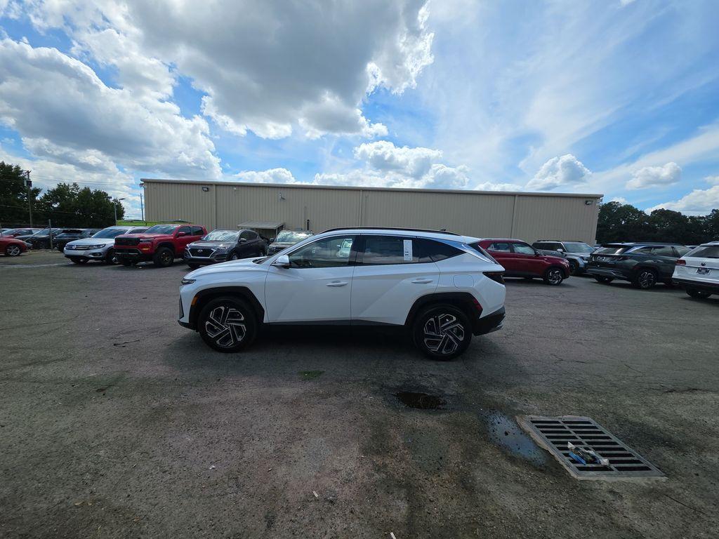 new 2025 Hyundai TUCSON Hybrid car, priced at $43,575