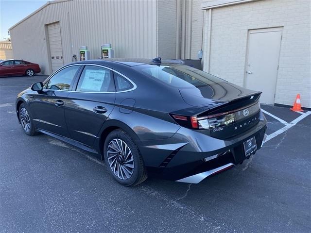 new 2025 Hyundai Sonata Hybrid car, priced at $32,882