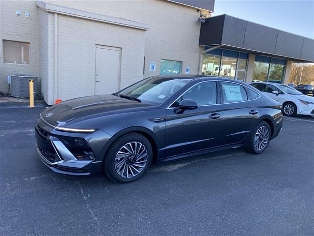 new 2025 Hyundai Sonata Hybrid car, priced at $32,882