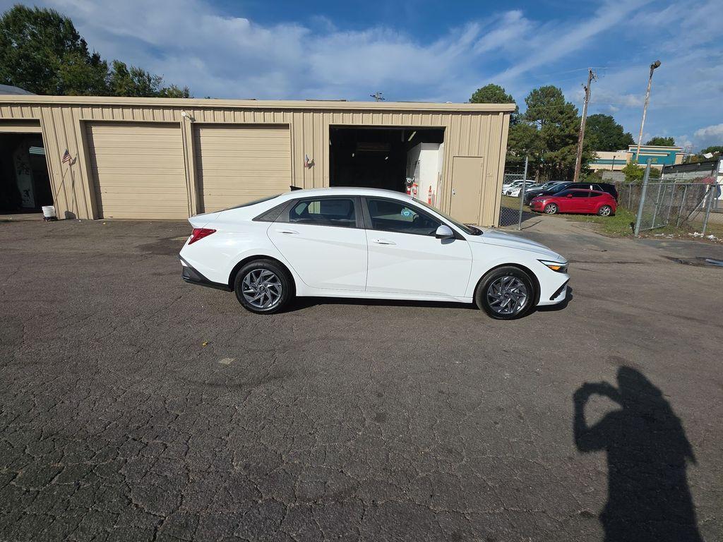 new 2025 Hyundai ELANTRA HEV car, priced at $27,865