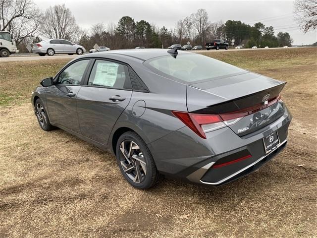 new 2025 Hyundai Elantra car, priced at $23,678