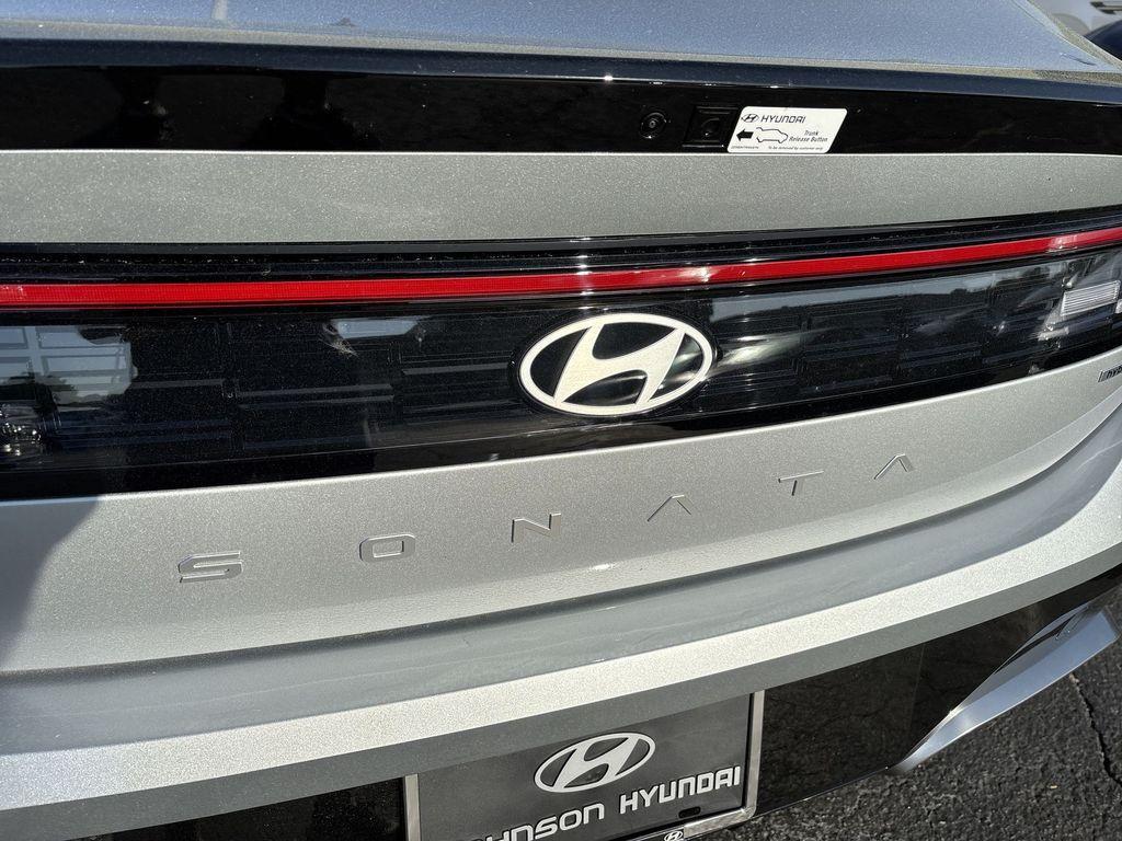 new 2025 Hyundai Sonata Hybrid car, priced at $32,930