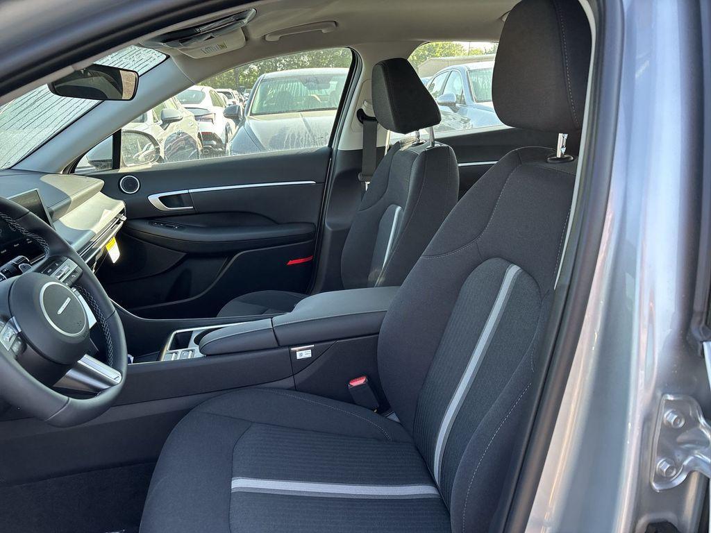 new 2025 Hyundai Sonata Hybrid car, priced at $32,930