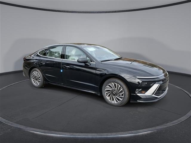 new 2025 Hyundai Sonata Hybrid car, priced at $29,328