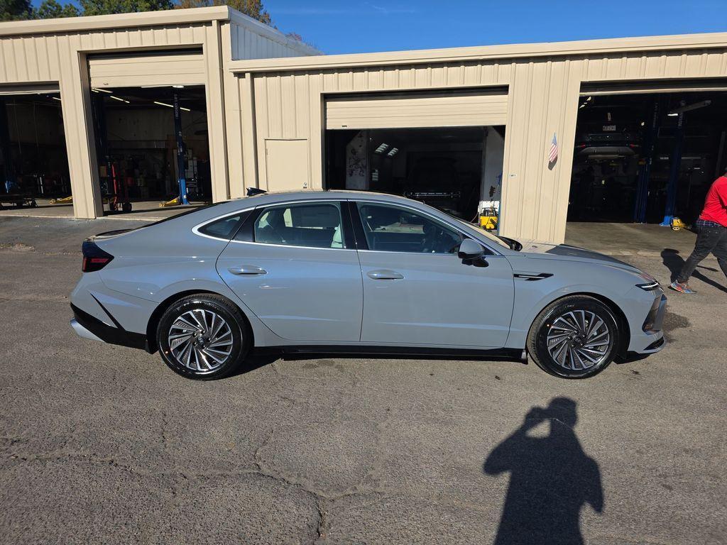 new 2026 Hyundai Sonata Hybrid car, priced at $39,575