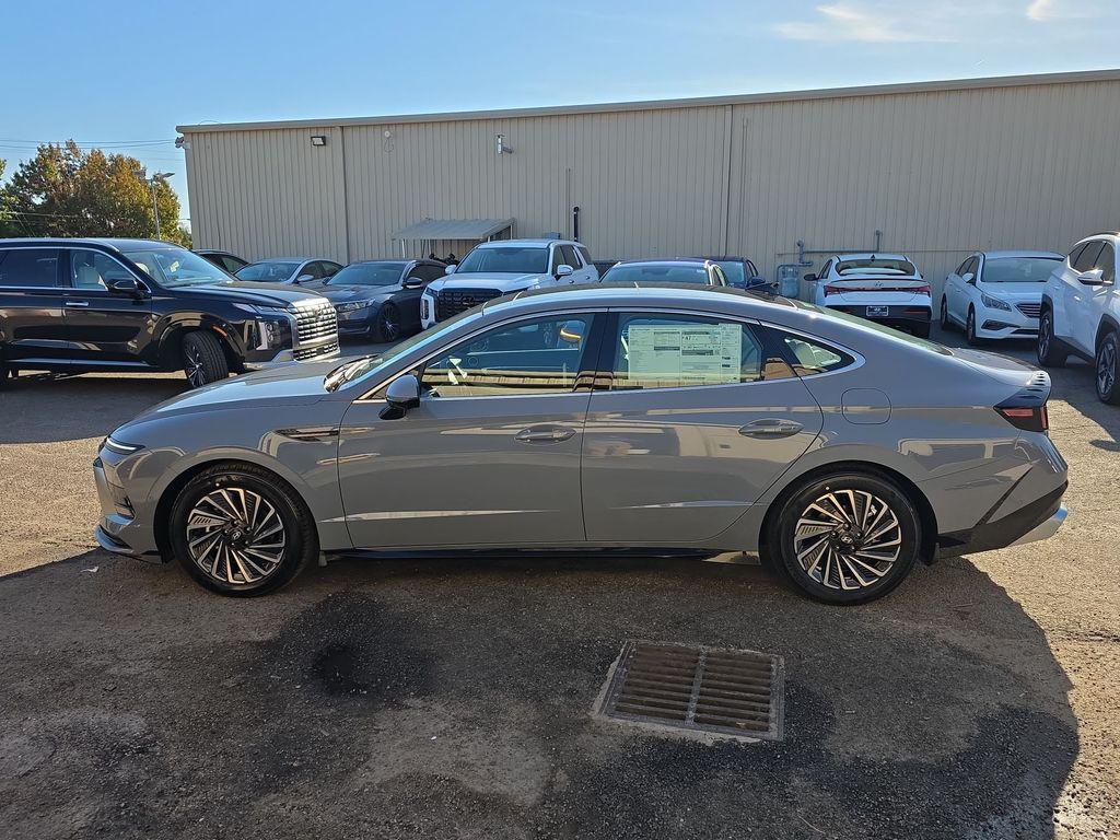 new 2026 Hyundai Sonata Hybrid car, priced at $39,575