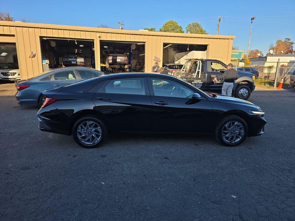 new 2026 Hyundai ELANTRA HEV car, priced at $26,585