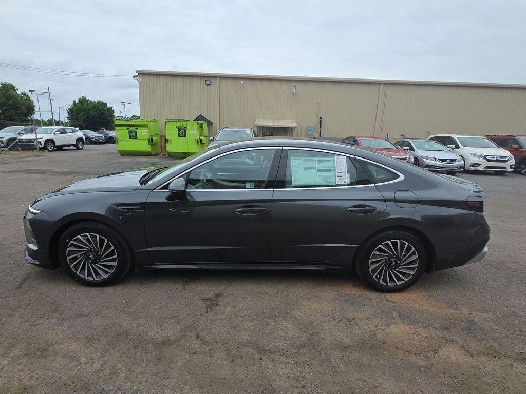 new 2025 Hyundai Sonata Hybrid car, priced at $33,080