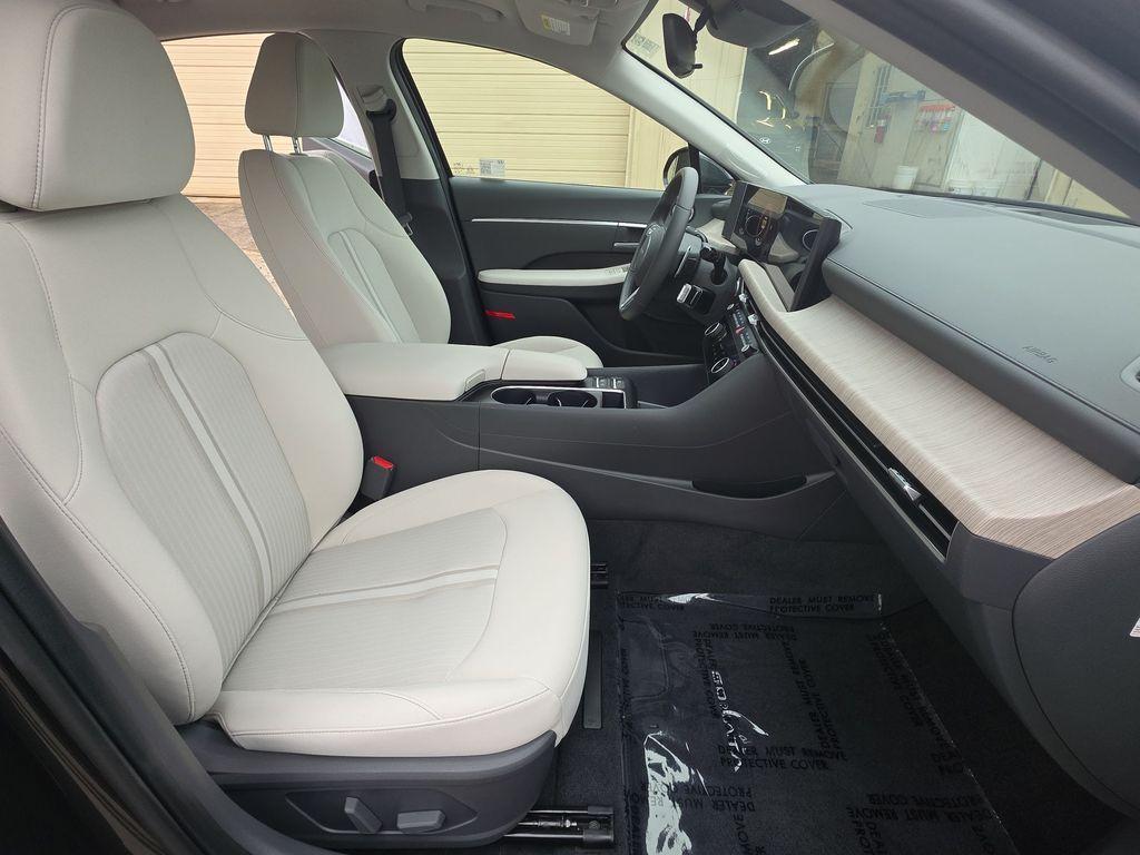 new 2025 Hyundai Sonata Hybrid car, priced at $33,080