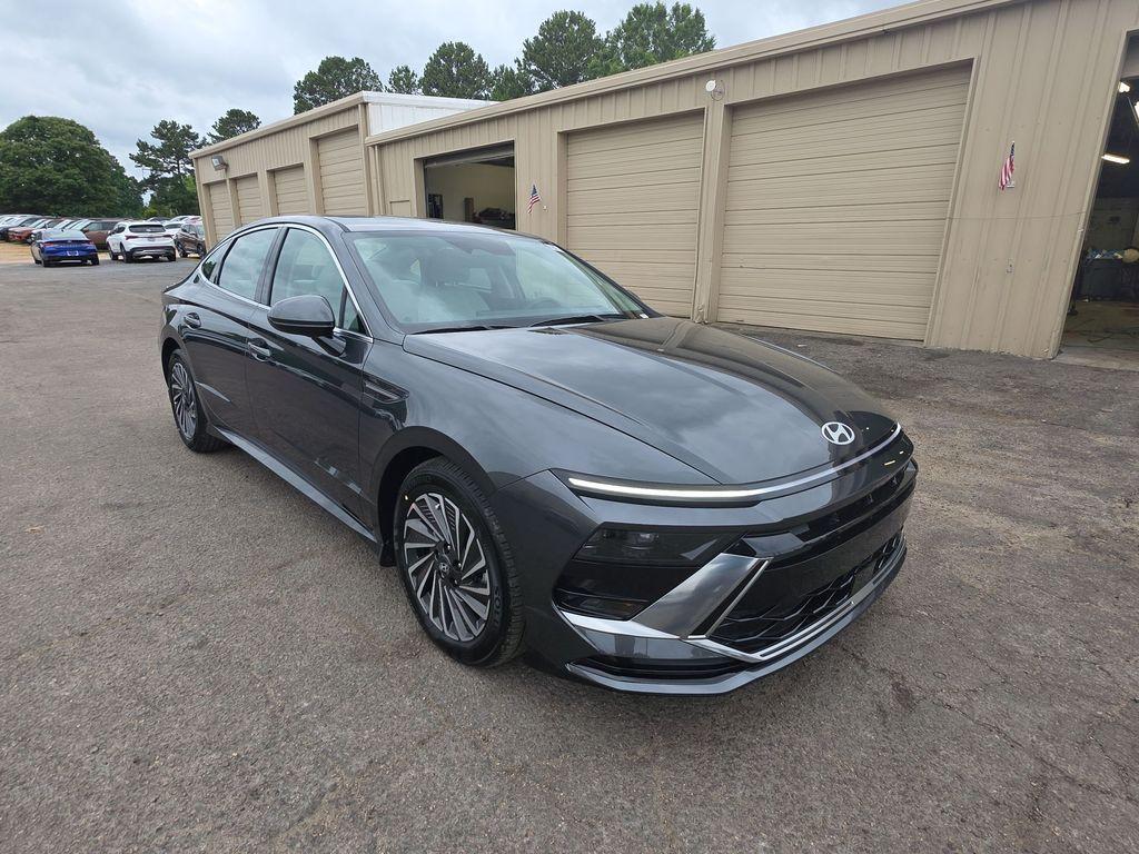 new 2025 Hyundai Sonata Hybrid car, priced at $33,080