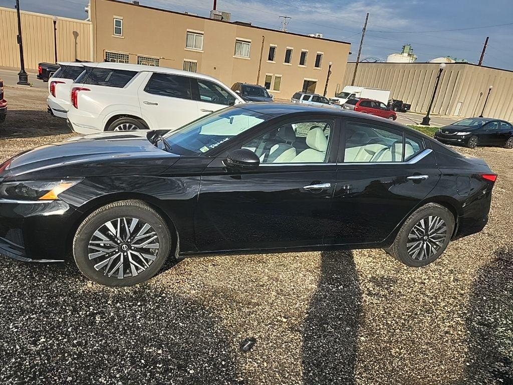 used 2025 Nissan Altima car, priced at $21,994