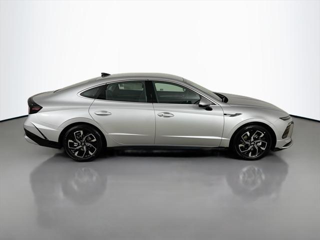 new 2025 Hyundai Sonata car, priced at $29,859