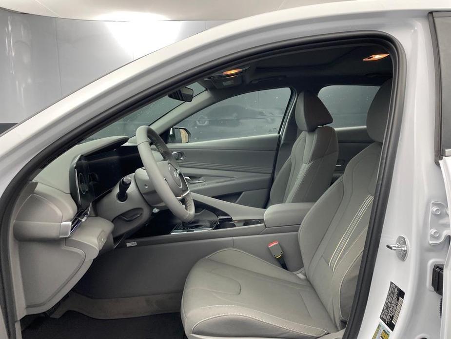 new 2024 Hyundai Elantra car, priced at $26,595