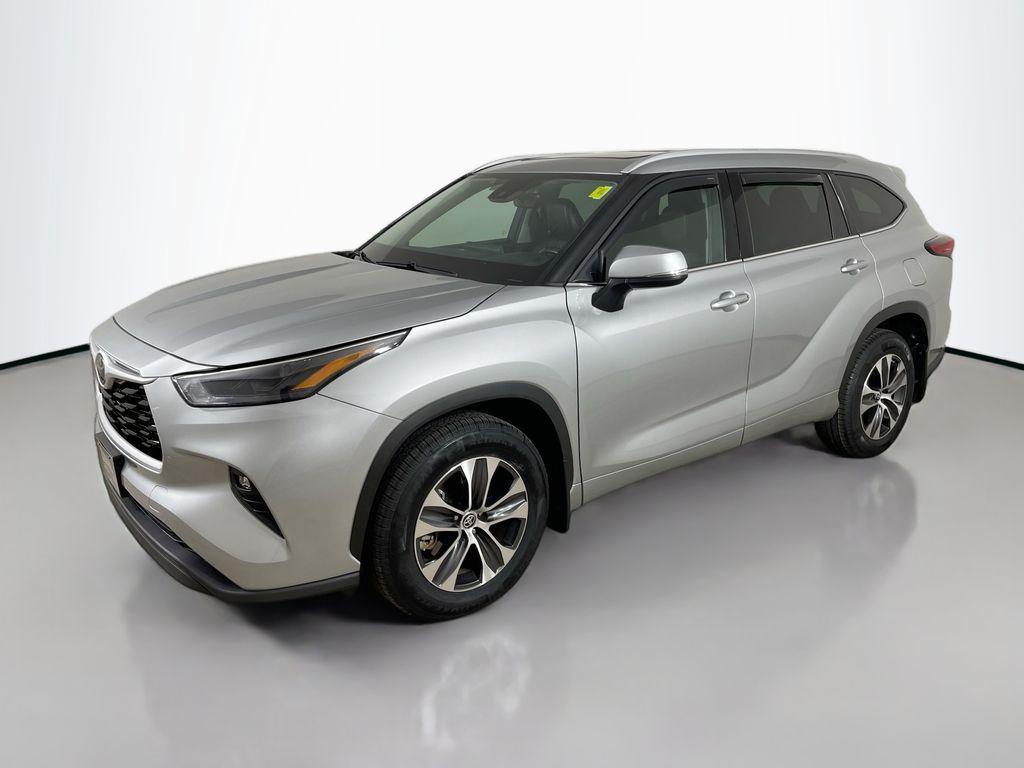 used 2022 Toyota Highlander car, priced at $35,997
