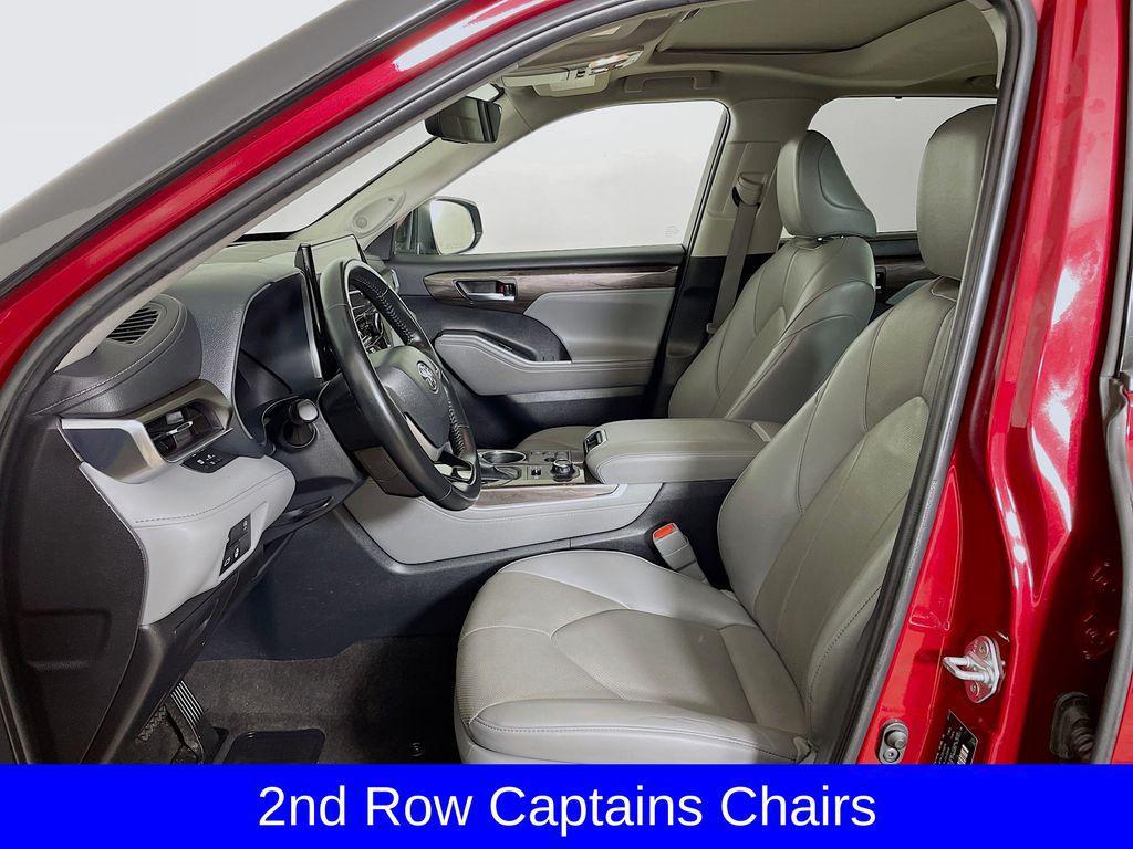 used 2023 Toyota Highlander car, priced at $39,998