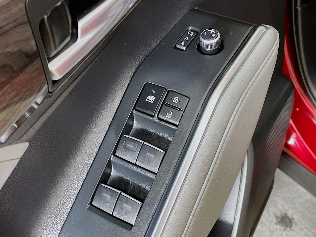 used 2023 Toyota Highlander car, priced at $39,998