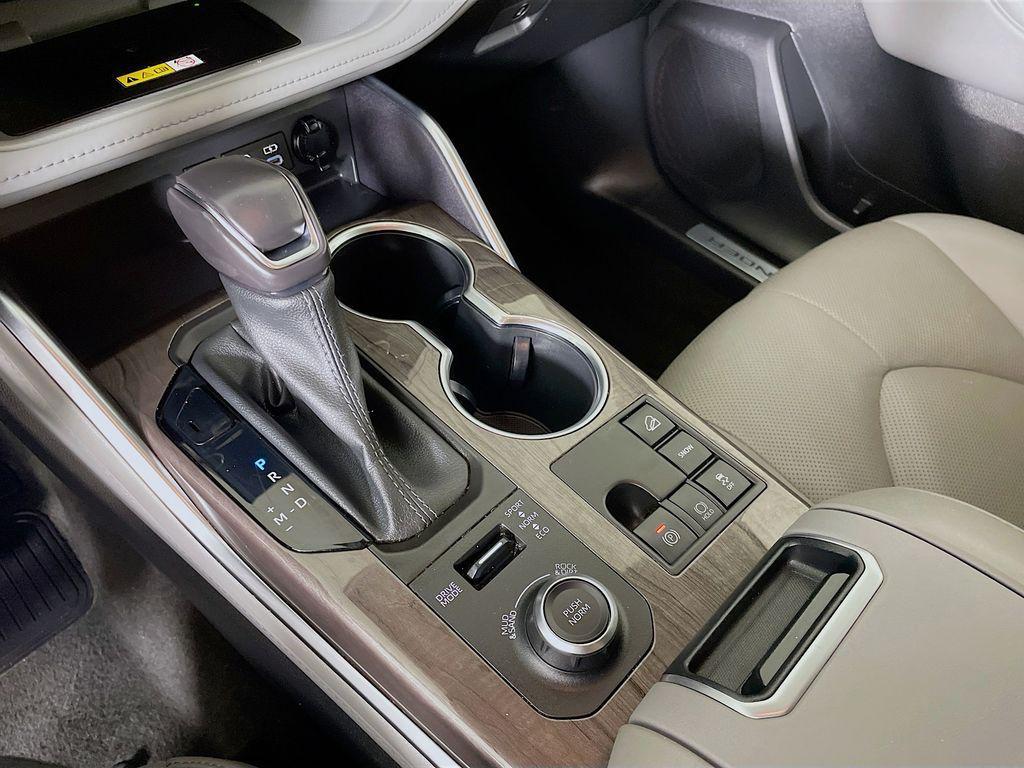 used 2023 Toyota Highlander car, priced at $39,998