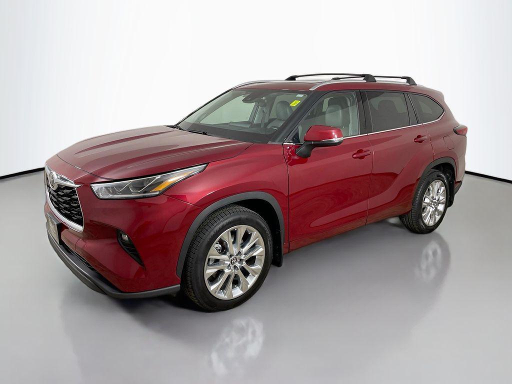 used 2023 Toyota Highlander car, priced at $39,998