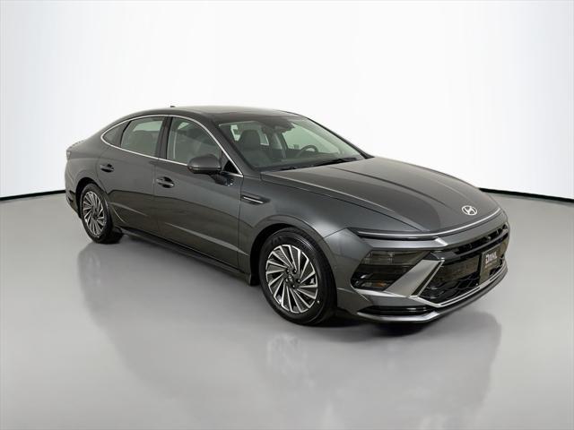 new 2025 Hyundai Sonata Hybrid car, priced at $38,199