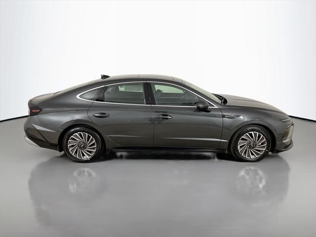 new 2025 Hyundai Sonata Hybrid car, priced at $38,199