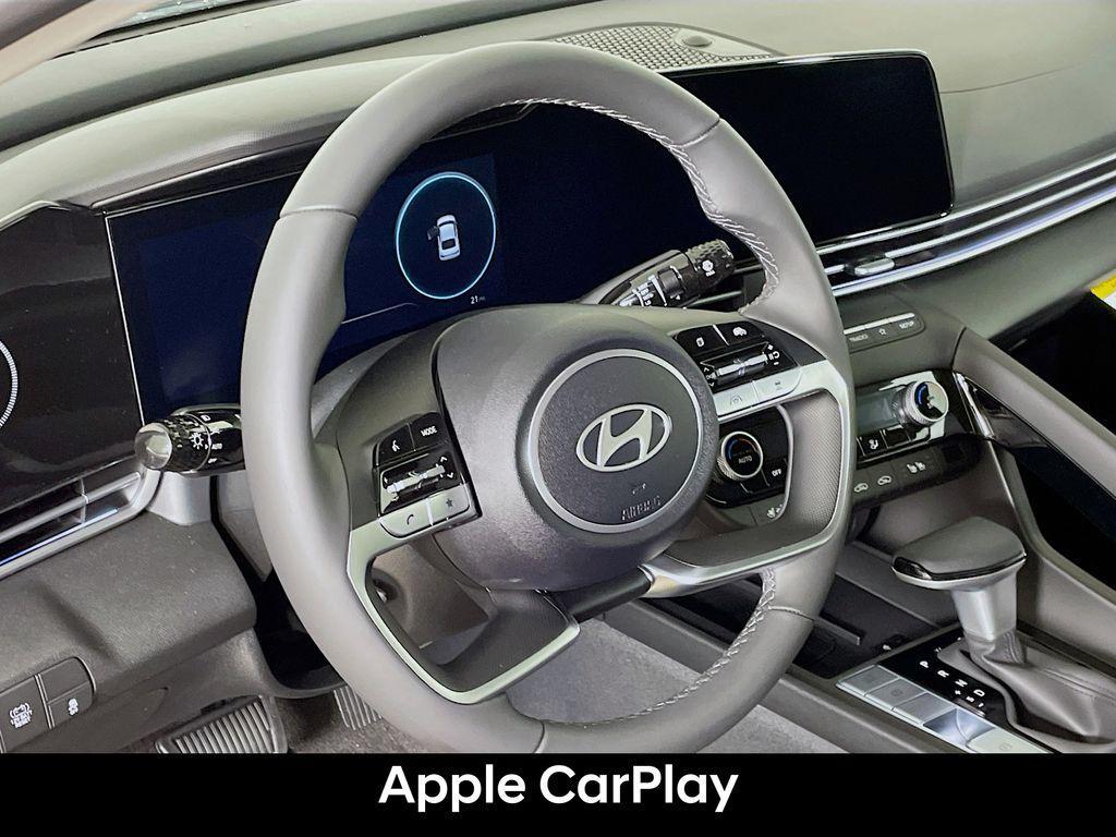 new 2025 Hyundai Elantra car, priced at $28,277
