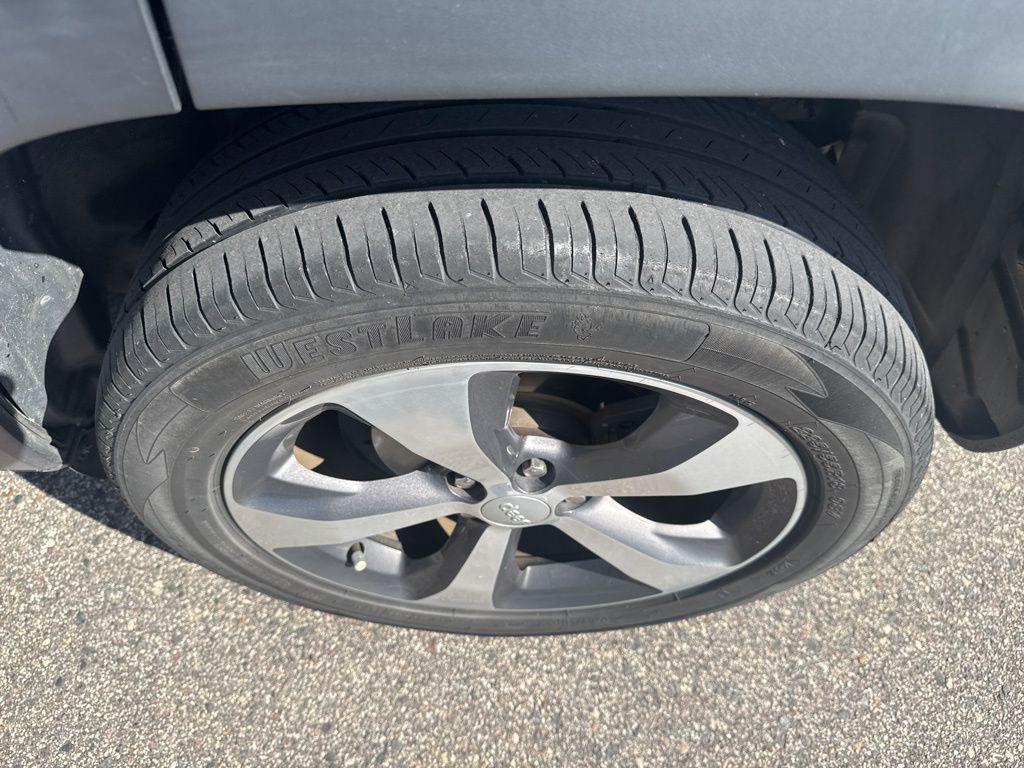 used 2019 Jeep Cherokee car, priced at $16,490
