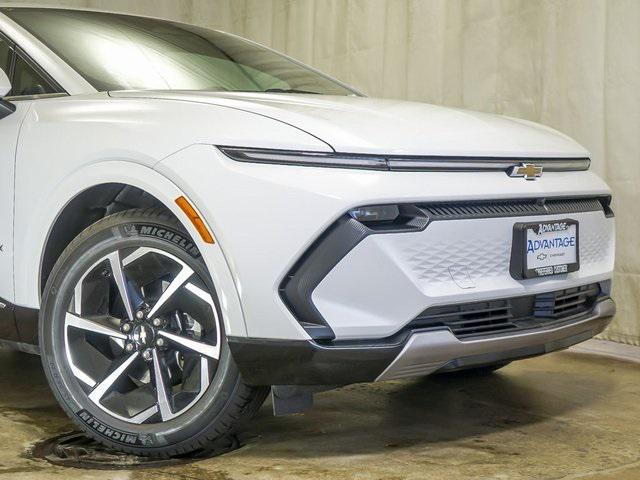 new 2025 Chevrolet Equinox EV car, priced at $33,440