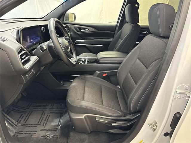 used 2024 Chevrolet Traverse car, priced at $30,994