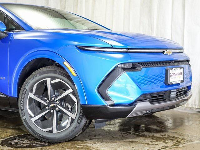 new 2025 Chevrolet Equinox EV car, priced at $43,590