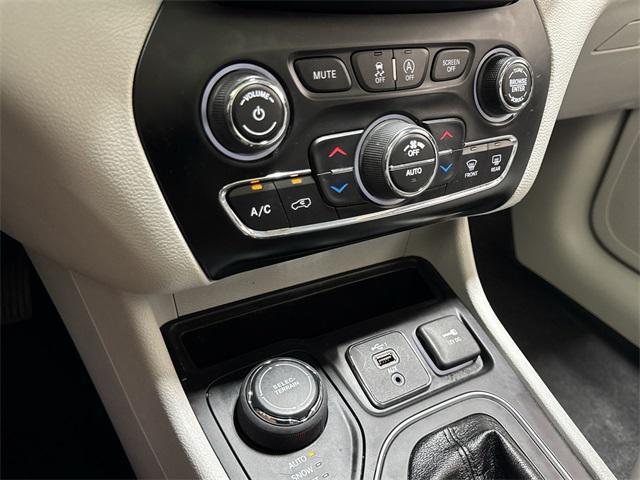 used 2021 Jeep Cherokee car, priced at $16,786