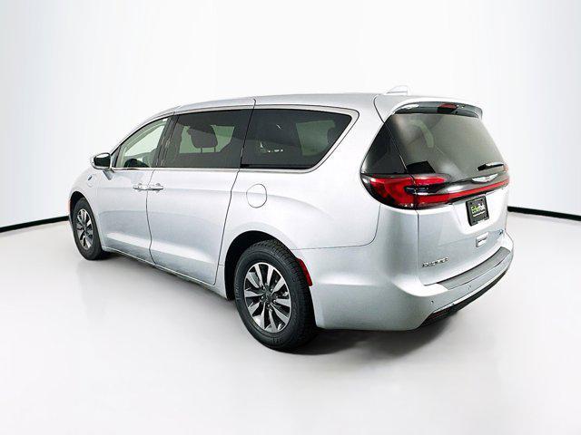 used 2022 Chrysler Pacifica Hybrid car, priced at $24,989