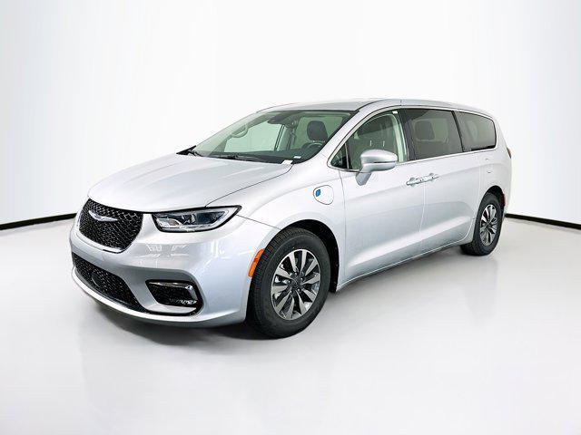 used 2022 Chrysler Pacifica Hybrid car, priced at $24,989