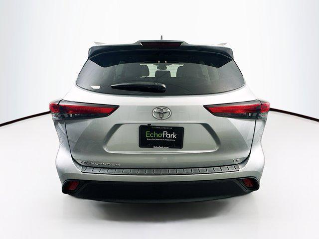 used 2022 Toyota Highlander car, priced at $28,489