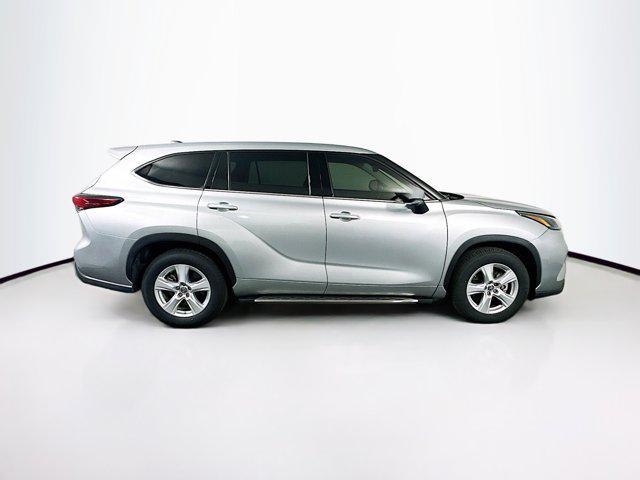 used 2022 Toyota Highlander car, priced at $28,489