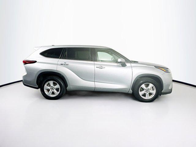 used 2022 Toyota Highlander car, priced at $28,289