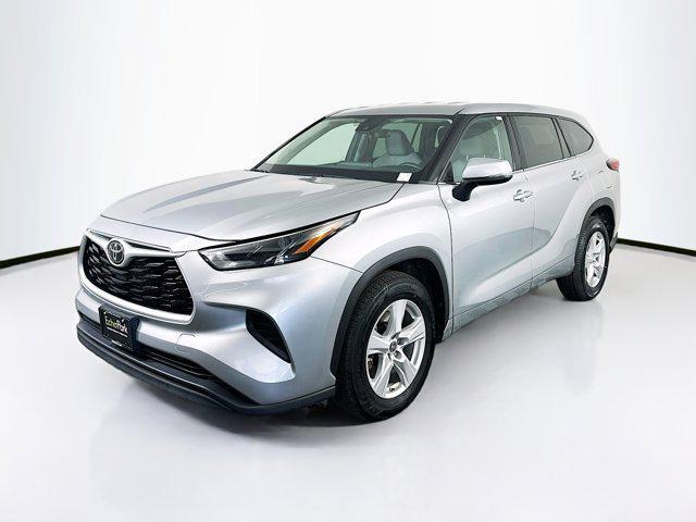 used 2022 Toyota Highlander car, priced at $28,289