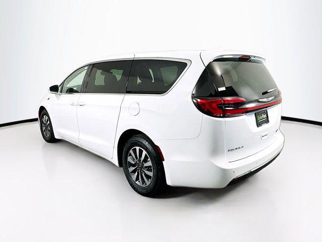 used 2022 Chrysler Pacifica Hybrid car, priced at $24,989