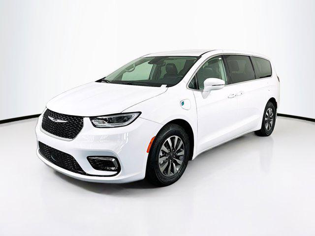 used 2022 Chrysler Pacifica Hybrid car, priced at $24,989