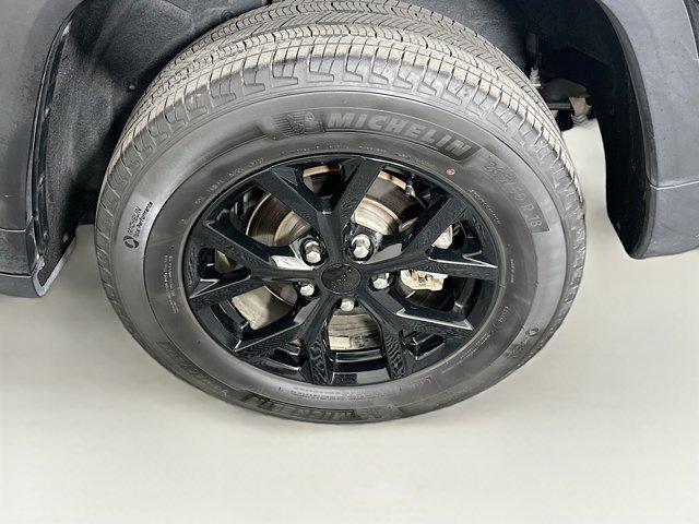 used 2024 Jeep Grand Cherokee car, priced at $29,487