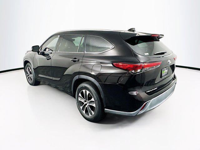 used 2020 Toyota Highlander car, priced at $29,397