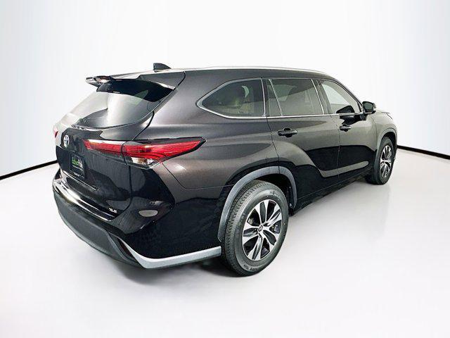 used 2020 Toyota Highlander car, priced at $29,397