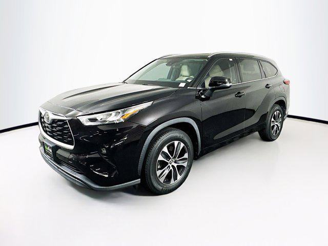 used 2020 Toyota Highlander car, priced at $29,397