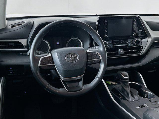 used 2022 Toyota Highlander car, priced at $28,289