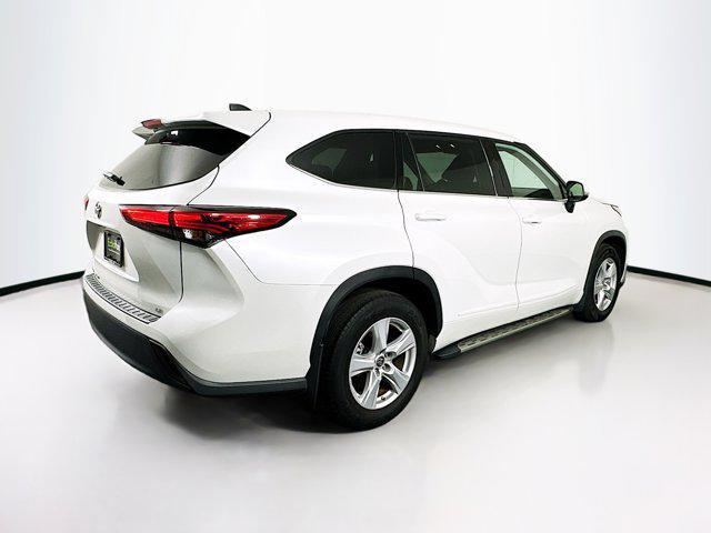 used 2022 Toyota Highlander car, priced at $28,289