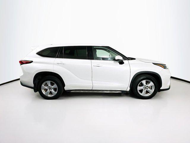 used 2022 Toyota Highlander car, priced at $28,289