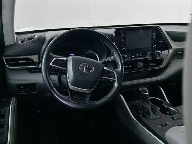 used 2022 Toyota Highlander car, priced at $28,109